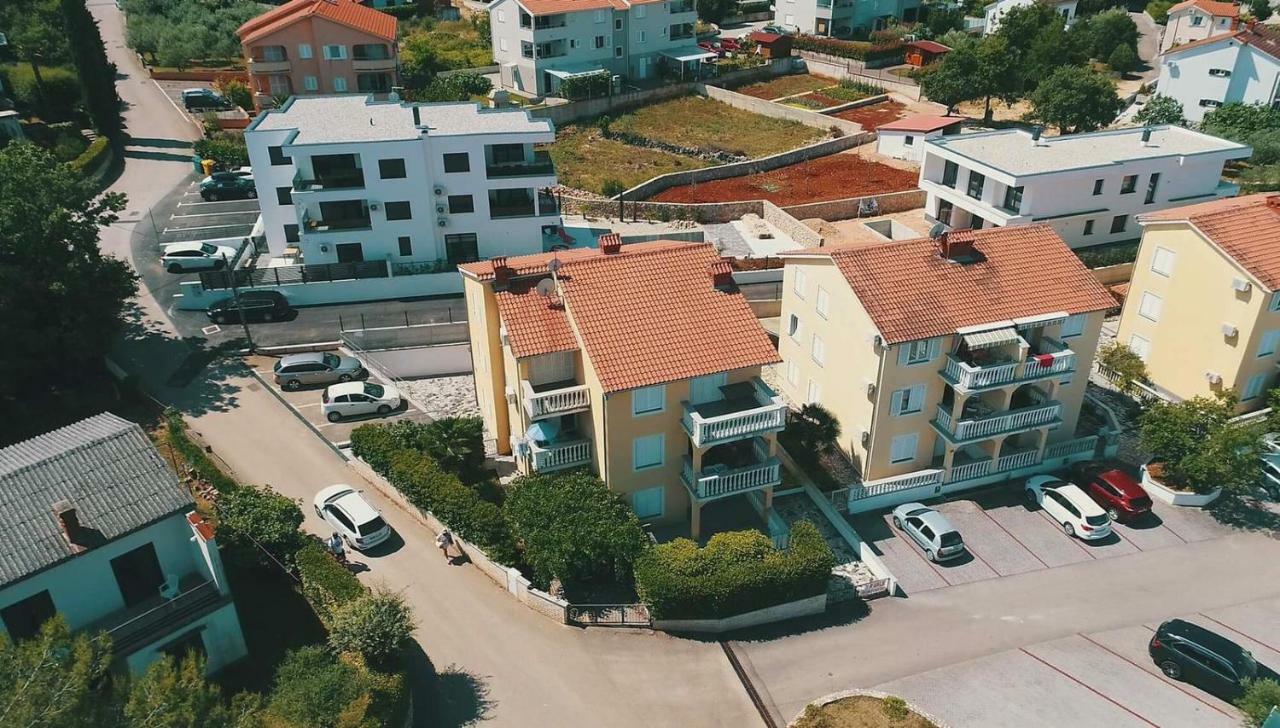 Apartment La God Malinska Buitenkant foto